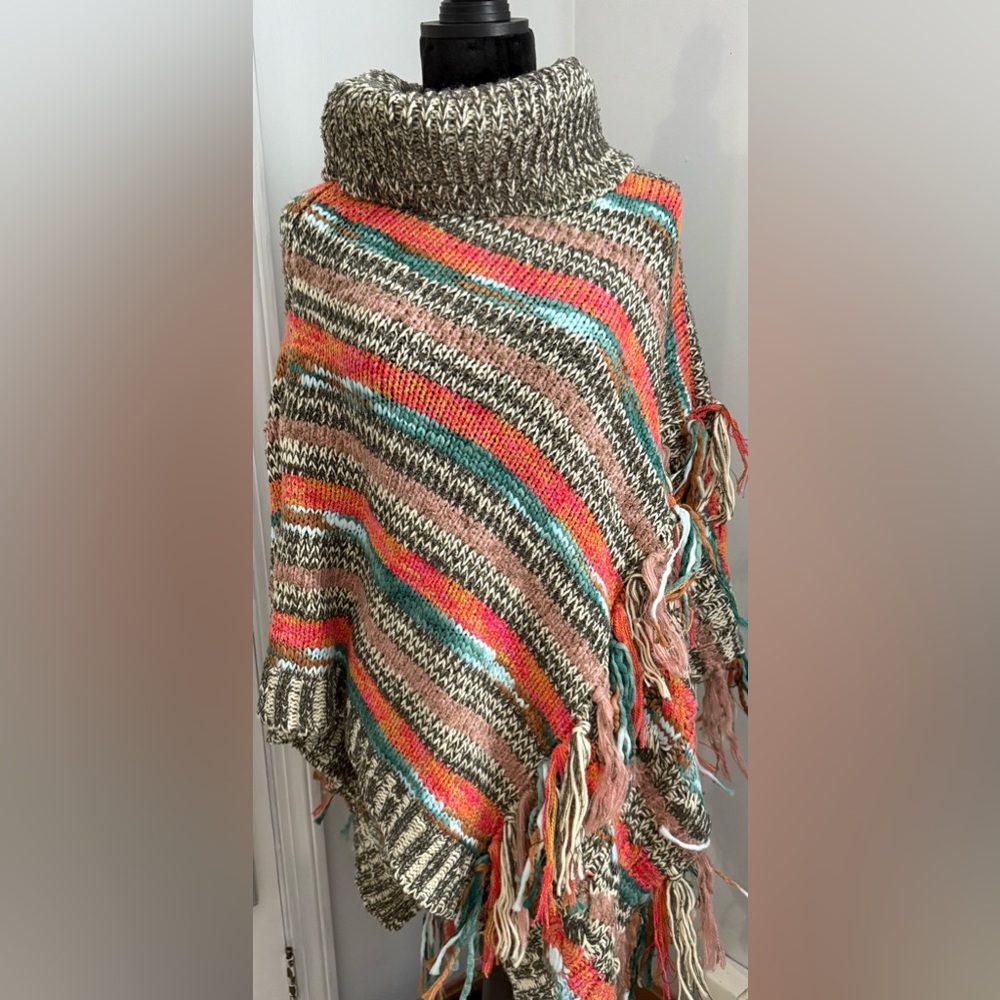 Poncho, one size multicolored.